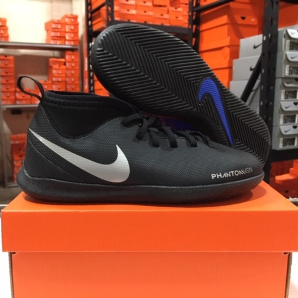 Nike Junior Phantom VSN Club DF IC Soccer Shoes!